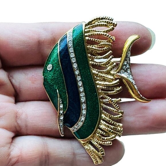 VTG Angel Fish Brooch Pin Enamel Gold Tone Metal Blue‎ Green Rhinestones 2.25" - Picture 1 of 7